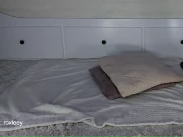webcam girl roxy_blue_eyed_ live cam image #2224313