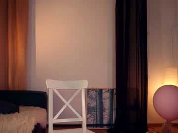 webcam girl artmosphera live cam image #1985787