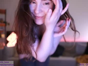webcam girl in_tune live cam image #448282