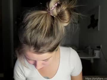webcam girl sun_shine_baby live cam image #2652954