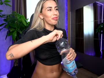 webcam girl thealworldd live cam image #4574621