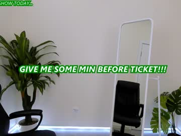 webcam girl lottie_shine live cam image #2829497