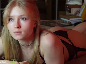 webcam girl bestblondiiecb live cam image #6334443