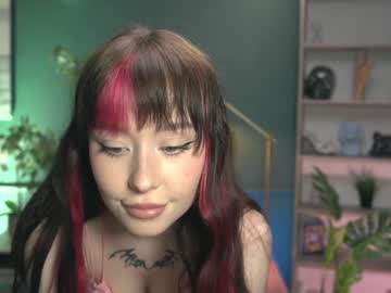 webcam girl ella_knockers_xl live cam image #1735863