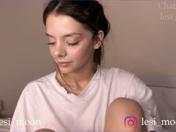 webcam girl lesi_moon live cam image #5724510