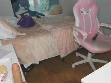 webcam girl aynmarie live cam image #4578530