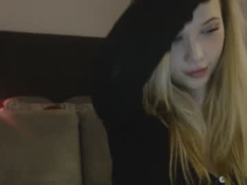 webcam girl bitter_moon live cam image #3226076