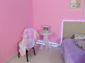 webcam girl little_effy18 live cam image #2272037
