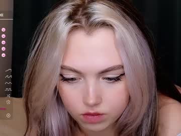 webcam girl small_blondee live cam image #5132758