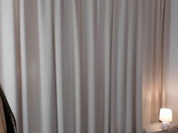 webcam girl peek_in_my_window live cam image #6924649