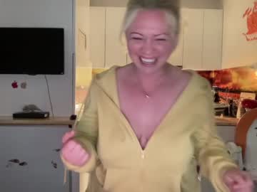 webcam girl kiradivine live cam image #4319664