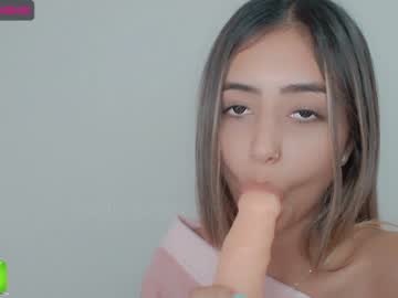 webcam girl gummy_bear7 live cam image #143897