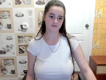 webcam girl emmika_ live cam image #1818852