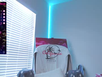 webcam girl petitebrat live cam image #2572219
