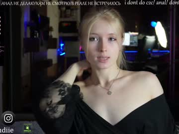 webcam girl bestblondiiecb live cam image #5681270