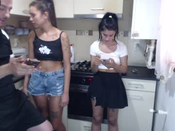 webcam couple maya_and_guests live cam image #4709465