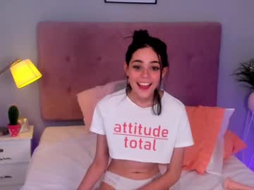 webcam girl victoria_casas live cam image #697481
