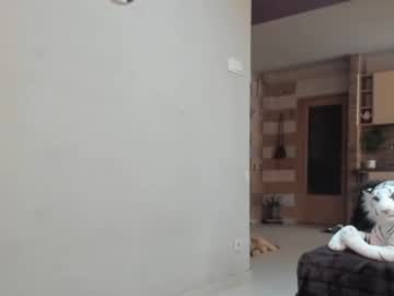 webcam girl sofiaandwonderland live cam image #4023963