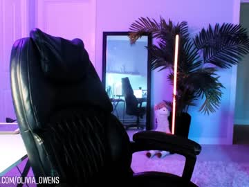 webcam girl oliviaowens live cam image #5760683