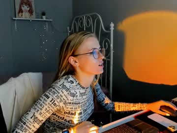 webcam girl linellali live cam image #2505772