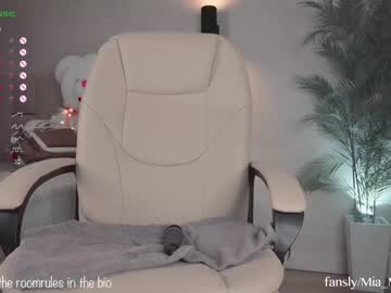 webcam girl mia_milagros live cam image #6824227