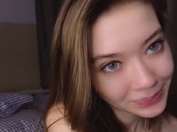 webcam girl emiliamad live cam image #5746816