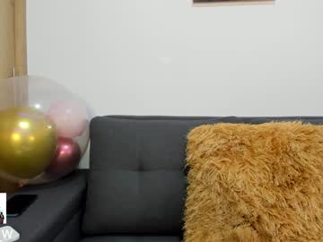 webcam girl abigail_w live cam image #3172738