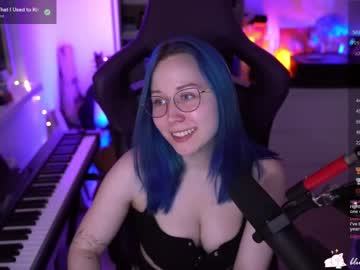 webcam girl blue_mooncat live cam image #5990283