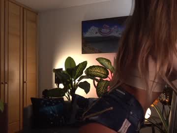 webcam girl beyllove_d live cam image #1813191
