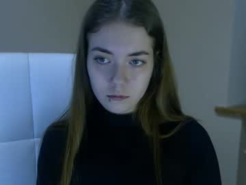 webcam girl zoey_deuttch live cam image #3737539