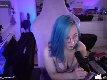 webcam girl blue_mooncat live cam image #6913895
