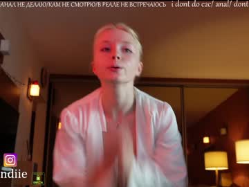 webcam girl bestblondiiecb live cam image #4477527