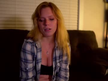 webcam girl crimsonxrapture live cam image #341079