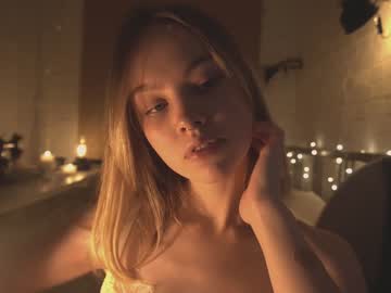 webcam girl bibi_it_is live cam image #3125258
