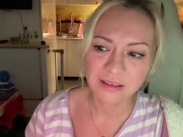 webcam girl kiradivine live cam image #3611466