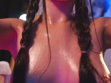 webcam girl lucie_beltran live cam image #6887437
