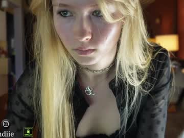webcam girl bestblondiiecb live cam image #6906259