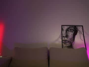 webcam girl lucie_beltran live cam image #3885424