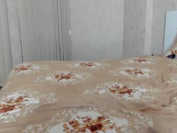 webcam girl melon_mussy live cam image #3353529