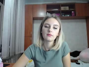 webcam girl melena_shy live cam image #210106