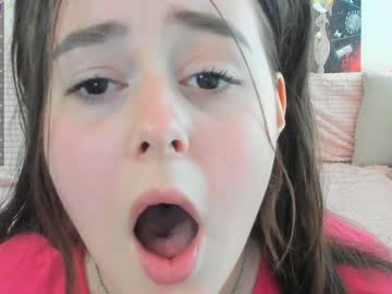 webcam girl emilia_me live cam image #1485332
