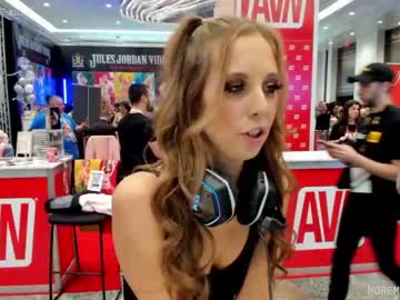 webcam girl yourgirlmillie live cam image #3498130
