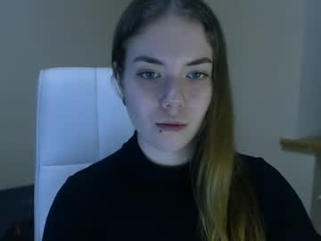 webcam girl zoey_deuttch live cam image #3737873