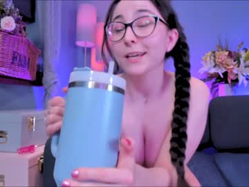 webcam girl littlee33 live cam image #4255348