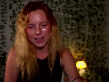 webcam girl crimsonxrapture live cam image #363669