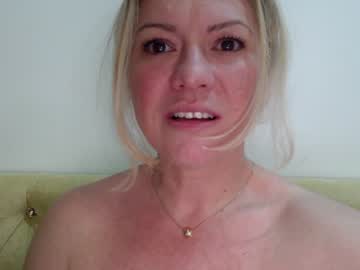 webcam girl kiradivine live cam image #1962596