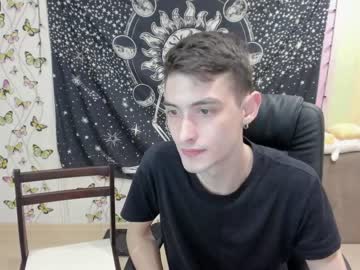 webcam man logancorvus live cam image #1741157