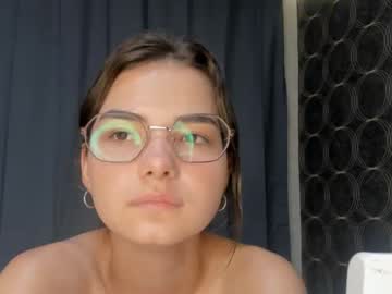 webcam girl laurawhitea live cam image #5386686