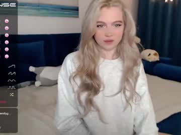 webcam girl small_blondee live cam image #1467328
