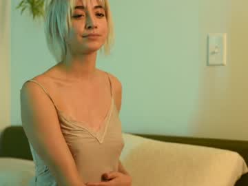 webcam girl lizmreow live cam image #3305885